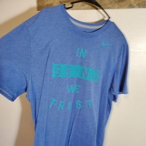 Essential Nike Tshirt "in grind we trust" XL
